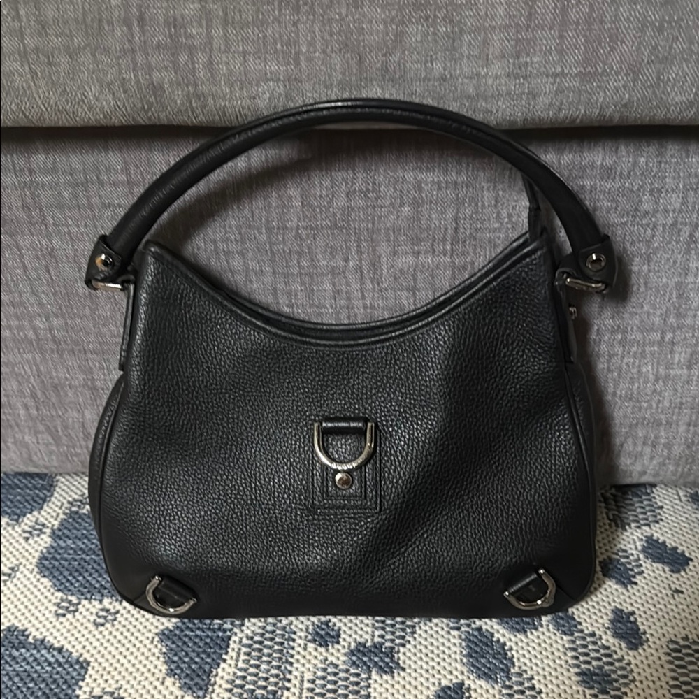 Vintage Authentic Gucci Black and Gold Bag with Elegant Design